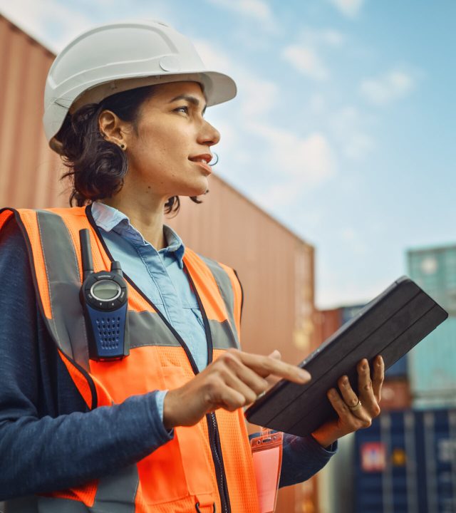 Smiling,Portrait,Of,A,Beautiful,Latin,Female,Industrial,Engineer,In